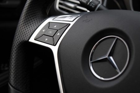 Mercedes Piano Black / Parlak Siyah Airbag Direksiyon Logo Amblem