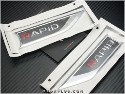 Skoda Rapid Orjinal Yan Çamurluk Logo Amblem Seti