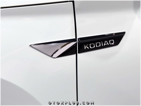 Skoda Kodiaq Yan Yazı Çamurluk Kodiaq Logo Amblem Seti