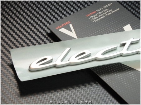 Porsche Taycan Electric Yan Yazı electric Logo Amblem
