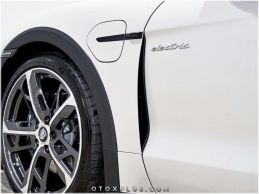Porsche Taycan Electric Yan Yazı electric Logo Amblem