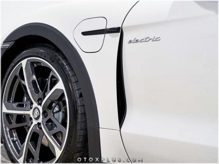 Porsche Taycan Electric Yan Yazı electric Logo Amblem